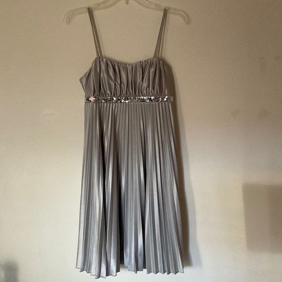Silver Satin Party Dress with Sequin Waist and Plissé Skirt Size 4P - Picture 1 of 7